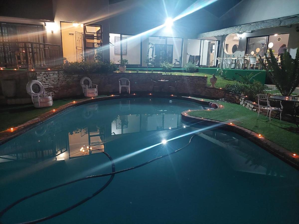 Muco Guest House ヨハネスブルグ エクステリア 写真