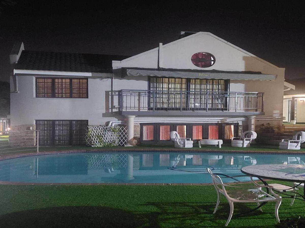 Muco Guest House ヨハネスブルグ エクステリア 写真